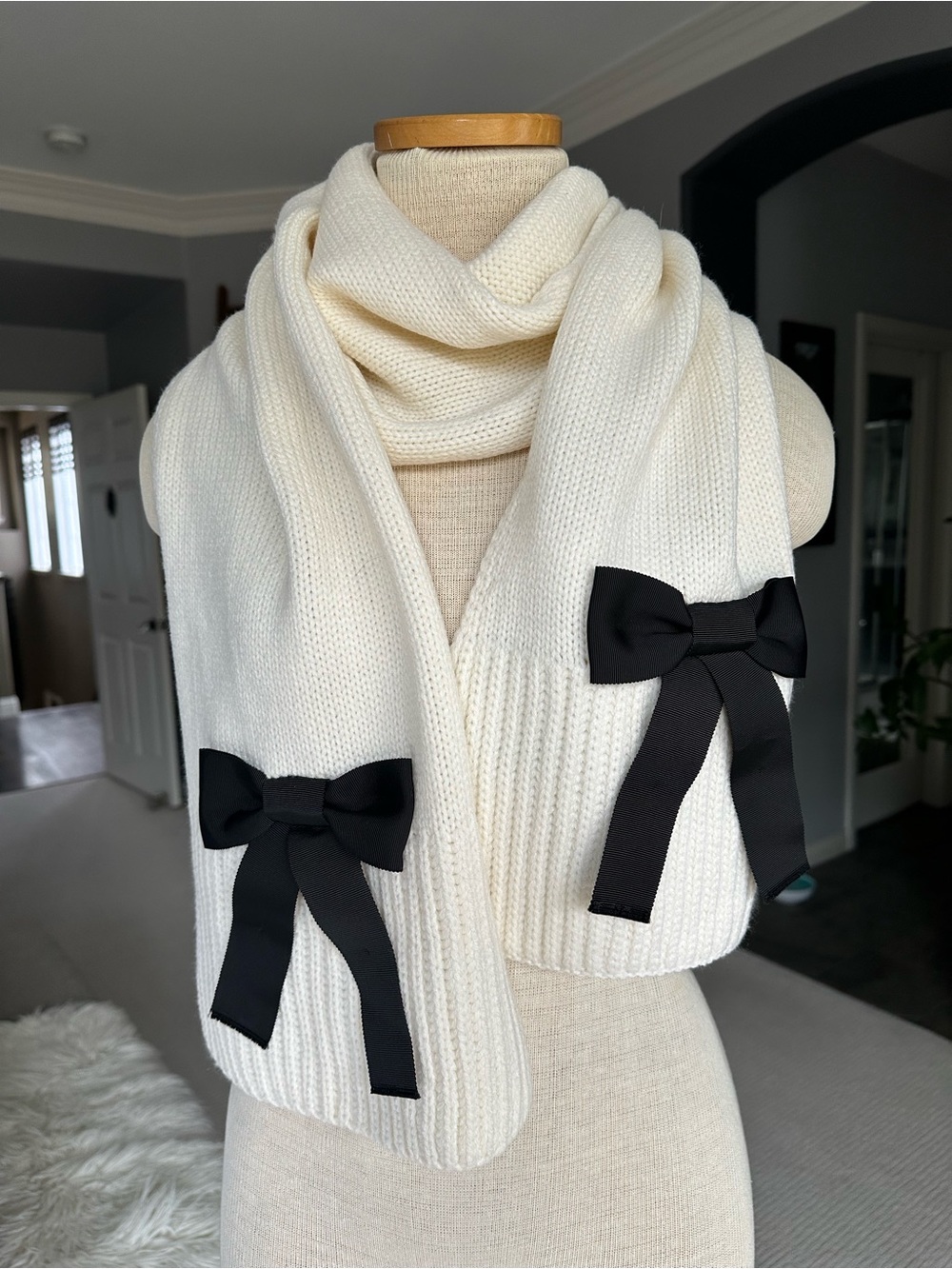 kate spade NWT Knit Ribbon Bow Scarf Cream and Black